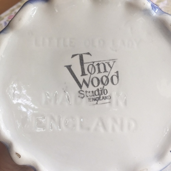 Tony Wood Little Old Lady tea pot Made in England - Picture 7 of 7